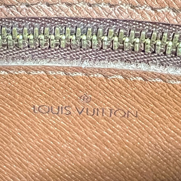 LOUIS VITTON EPI Jeune Fille Epi  Crossbody in Kenyan Fawn color - Picture 6 of 16